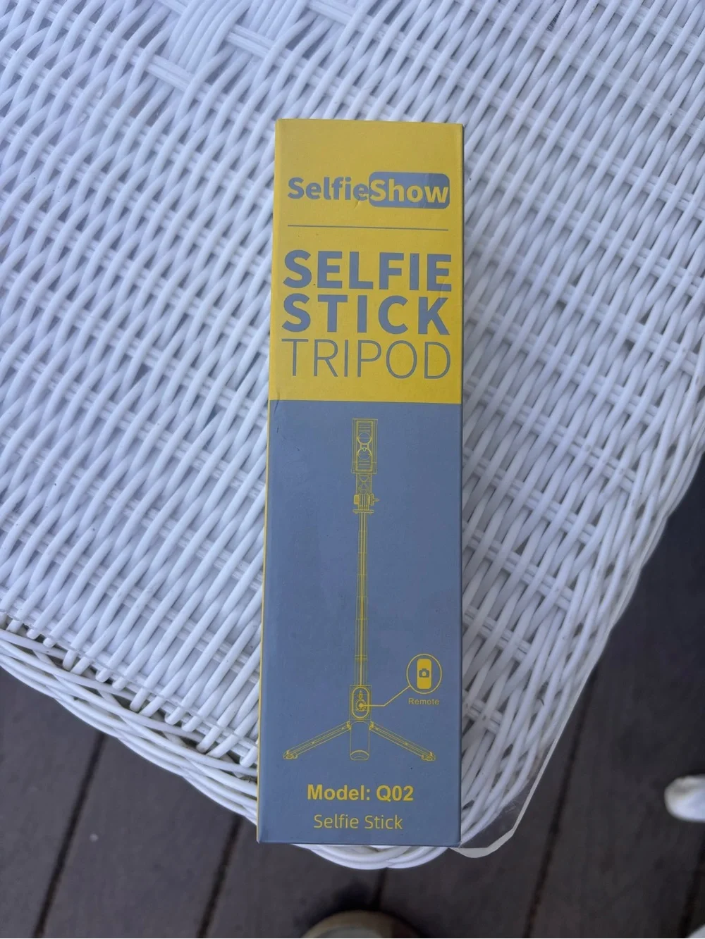 SelfieShow Yellow Selfie Stick Tripod – Compact Phone Mount